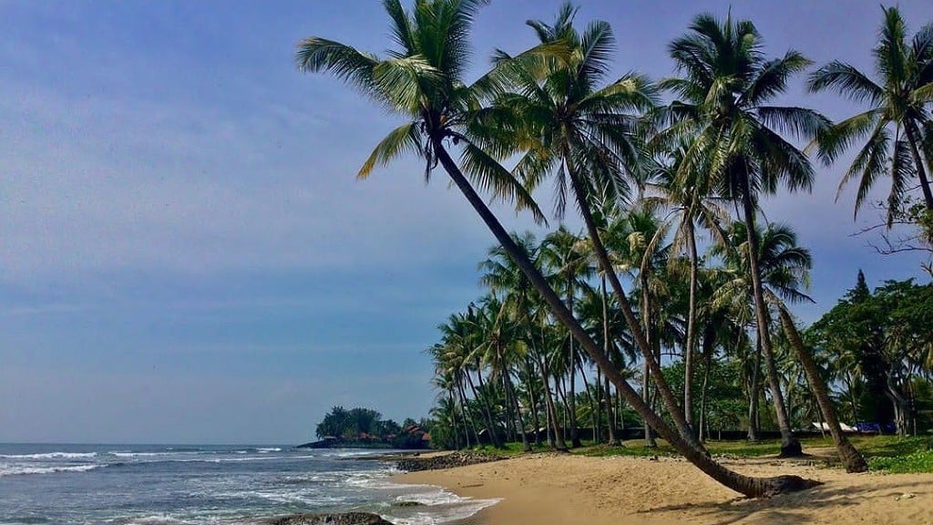 5 Pantai di Anyer Harus Dikunjungi Minimal Sekali Seumur Hidup, Suasananya Tenang Mirip di Bali