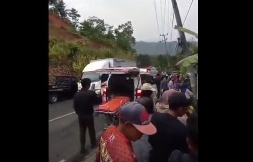Bus Bawa Puluhan Penumpang Masuk Jurang di Lampung Barat, 1 Tewas Puluhan Luka