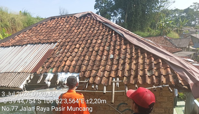 Belasan Rumah di Puncak Bogor Rusak Diterjang Angin Kencang