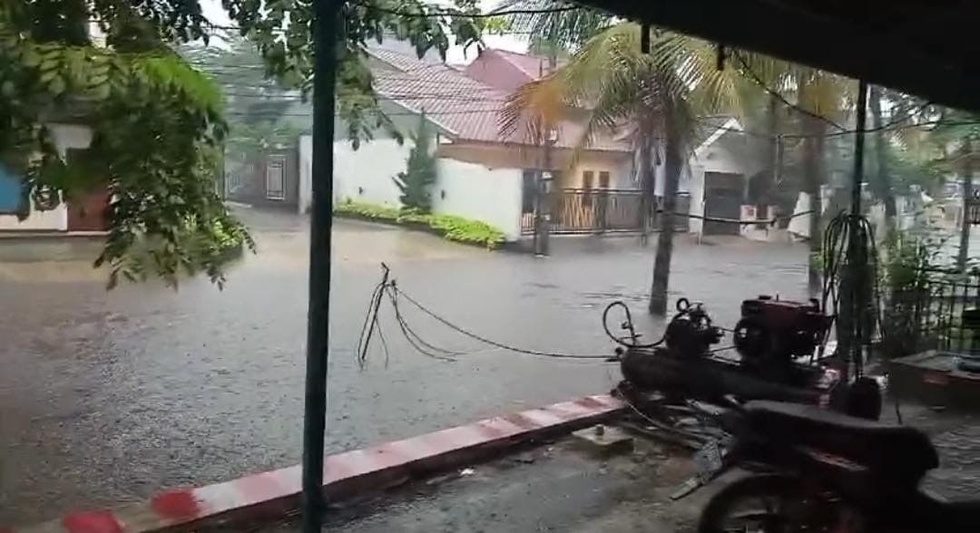 Hujan Deras di Bekasi, Banjir Satu Meter Rendam Kawasan Bintara