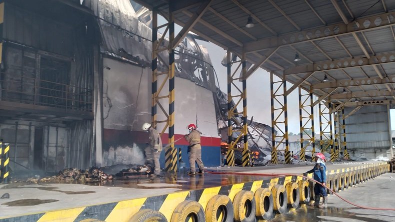 Kebakaran Pabrik Makaroni di Tangerang, 6 Mobil Damkar Dikerahkan