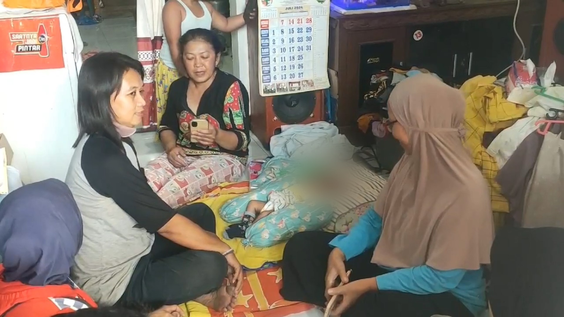 Bayi Perempuan Bersama Surat Wasiat Ditemukan di Teras Rumah Warga Surabaya