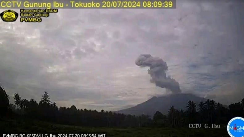 Gunung Ibu di Maluku Utara Erupsi, Muntahkan Abu Vulkanis Sejauh 1,2 Km