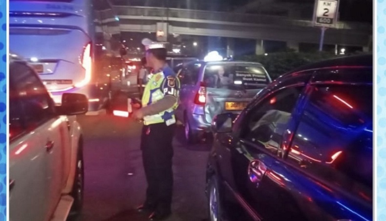 Kecelakaan Beruntun 5 Kendaraan Terjadi di Tol Dalam Kota Slipi, Tak Ada Korban Jiwa