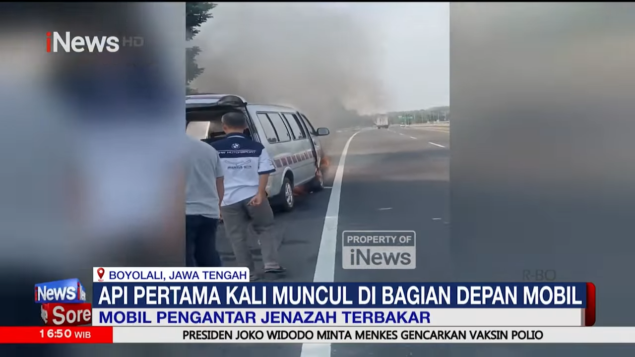 Detik-Detik Mobil Pengantar Jenazah Terbakar di Tol Semarang-Solo