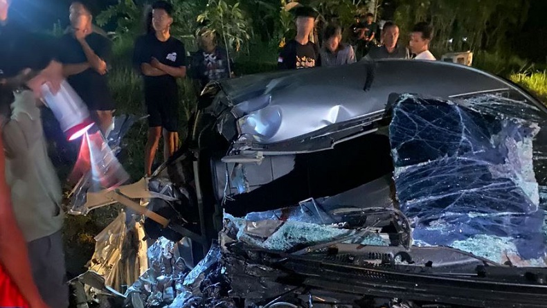 Kecelakaan Mobil dan Truk di Lampung Timur, Sopir Terjepit Ada Korban Terkapar di Jalan