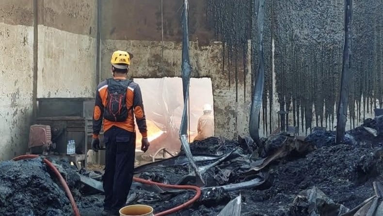 Pabrik Plastik di Karanganyar Terbakar, Karyawan Panik