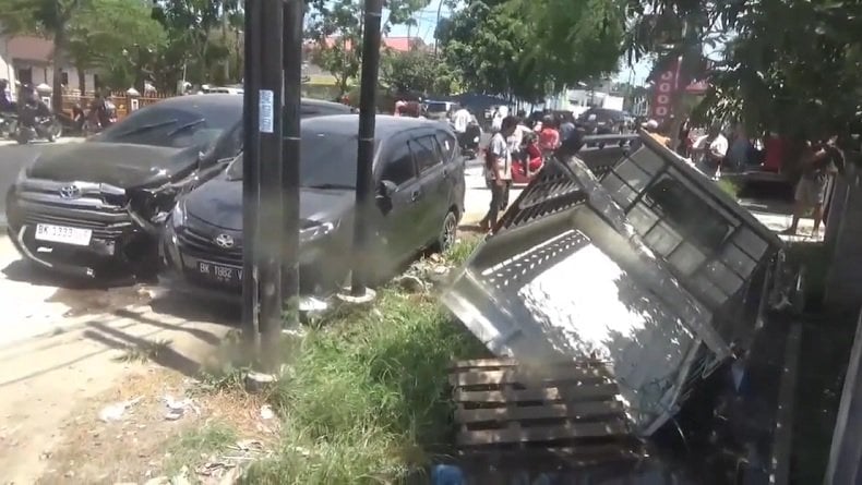 Kecelakaan Beruntun di Tanjungbalai, Toyota Innova Tabrak 3 Kendaraan