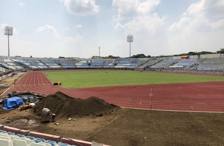 Penampakan Stadion Kanjuruhan saat Direnovasi, Kursi Sudah Terpasang, Lapangan Mulus