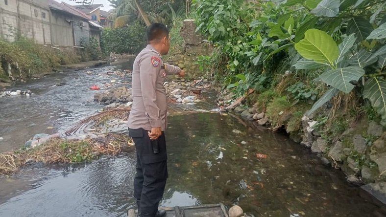 Santri Ditemukan Tewas di Sungai Bogor, Diduga Jatuh dari Pohon Kelapa