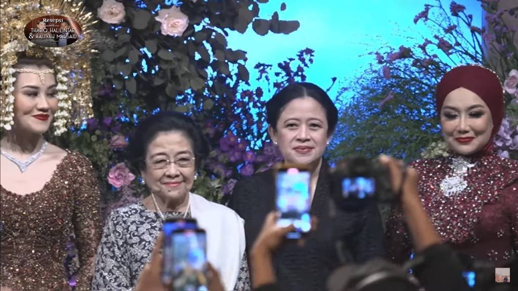 Potret Bersahaja Megawati Soekarnoputri dan Puan Maharani saat Kondangan Thariq Halilintar dan Aaliyah Massaid