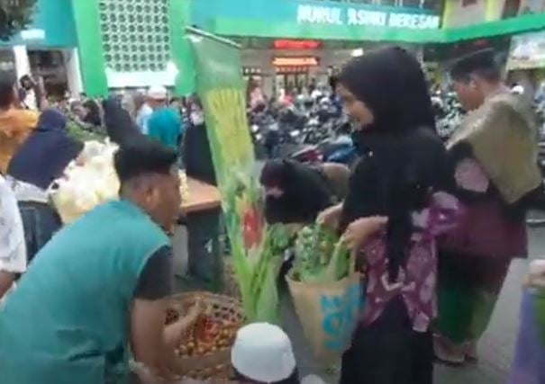 Inspiratif, Masjid di Sleman Borong 16 Ton Sayur Petani untuk Disedekahkan ke Warga