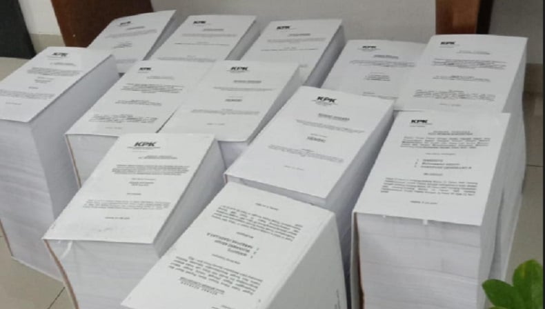 Penampakan Tumpukan Surat Dakwaan 15 Eks Pegawai KPK Tersangka Kasus Pungli Rutan