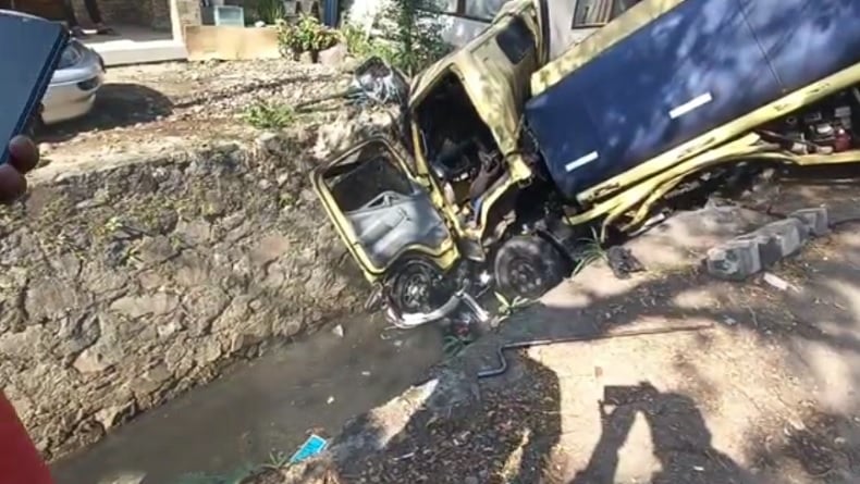 Truk Tangki Air Oleng Tabrak 2 Kendaraan di Cianjur, 2 Orang Dilarikan ke RSUD