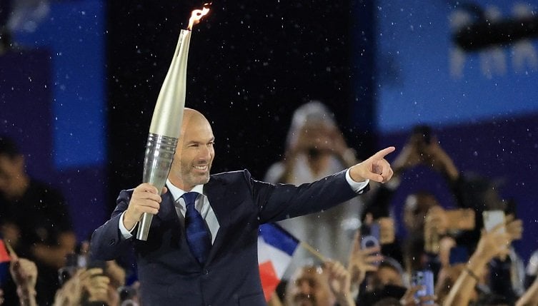 Olimpiade Paris 2024 Resmi Dibuka, Zinedine Zidane Ikut Bawa Obor