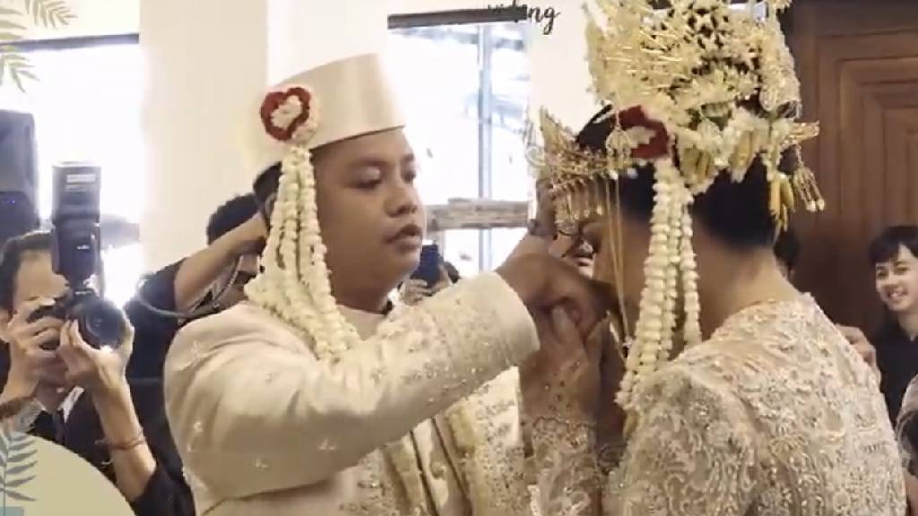 Doa Setelah Akad Nikah Pegang Ubun, Lengkap dengan Arab, Latin dan Artinya