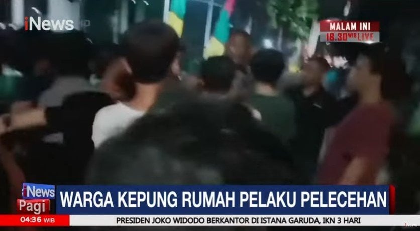 Warga Kepung Rumah Terduga Pelaku Pelecehan di Bekasi 