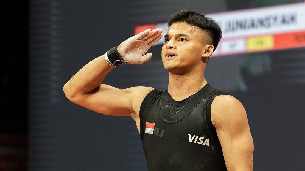 Pecahkan 3 Rekor Nasional, Lifter Rizki Juniansyah Raih Emas PON 2024