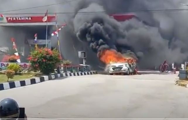 Viral Mobil Ditumpangi Satu Keluarga Terbakar usai Isi BBM di SPBU Bengkulu