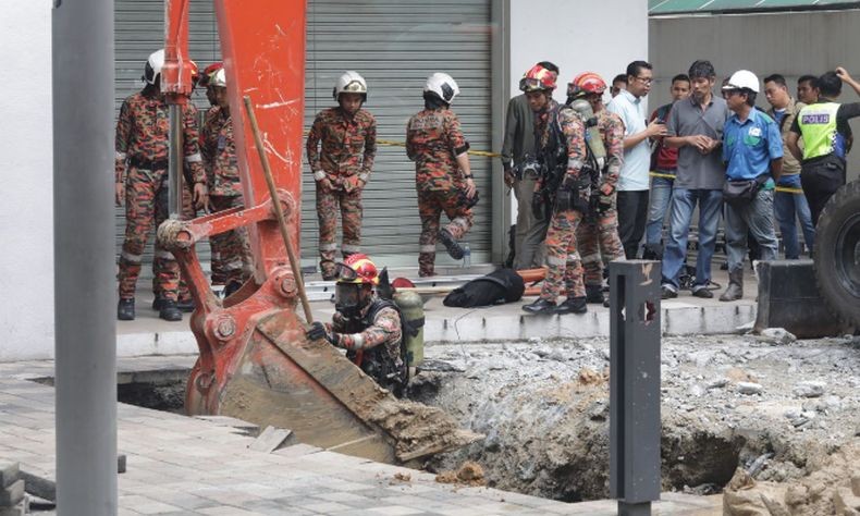 Turis Asing Tertelan Sinkhole di Kuala Lumpur Belum Ditemukan, kini Muncul Lubang Baru