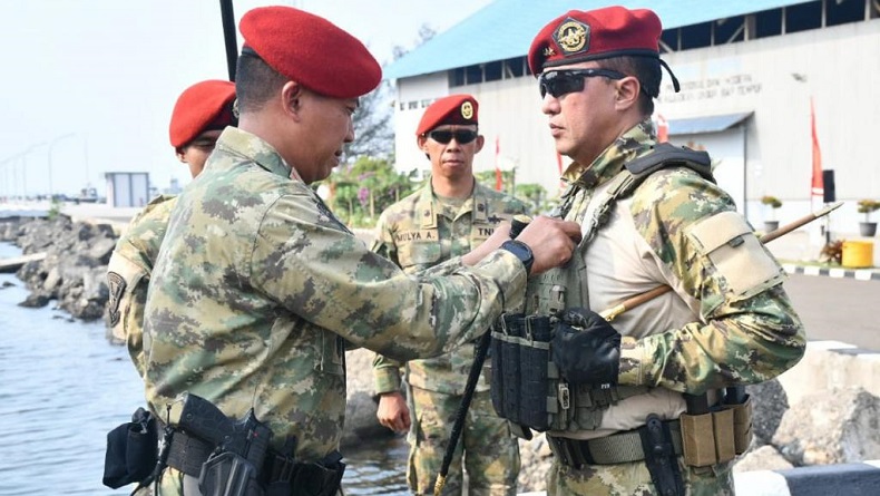 Jenderal Marinir Terima Brevet Kopaska TNI AL, Jadi Warga Kehormatan Pasukan Katak