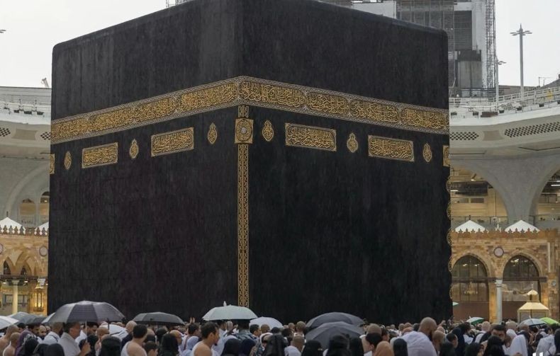 Badai Landa Makkah, Masjidil Haram Keluarkan Instruksi Keamanan untuk Jemaah