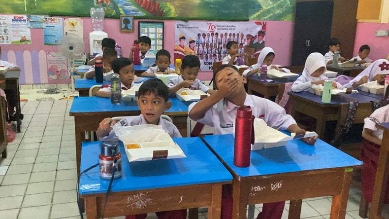 Prabowo Ubah Program Makan Gratis Anak Sekolah jadi 2 Kali, Pagi dan Siang!