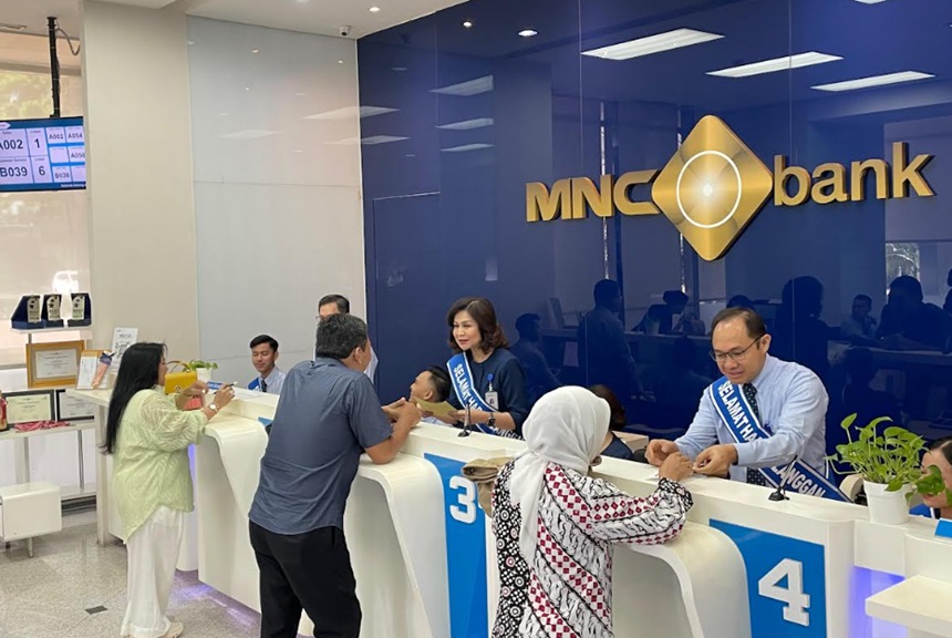 Rayakan Hari Pelanggan Nasional, Direksi MNC Bank Turun Langsung Layani Nasabah