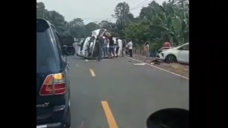 Mobil Bawa Pasien Tabrakan di Jalan Lintas Timur Sumatera, 7 Orang Luka-Luka