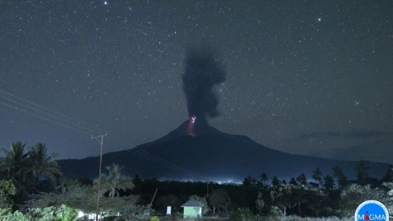 Gunung Lewotobi Laki-Laki Erupsi Hari Ini, Muntahkan Abu Vulkanis Disertai Lava Pijar