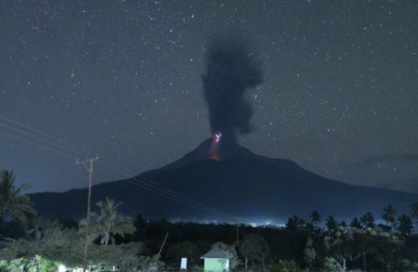 Gunung Lewotobi Laki-Laki Meletus Lagi Hari Ini, Semburkan Lava Pijar