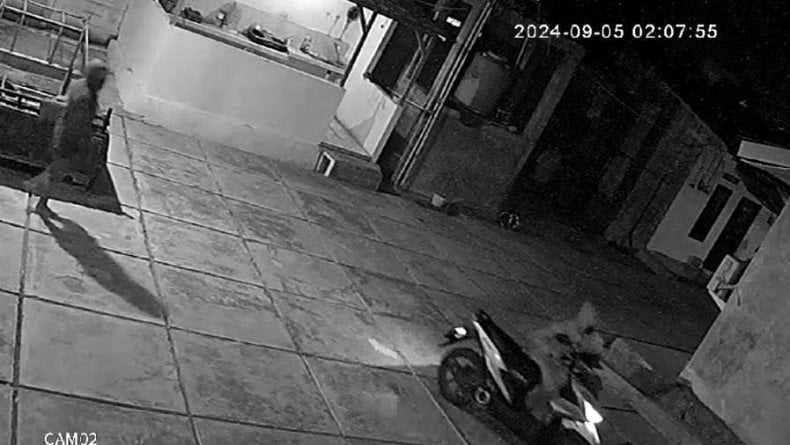 Terekam CCTV Aksi Pencuri di Bandarlampung, Gasak 4 Motor Sekaligus di Rumah Kos