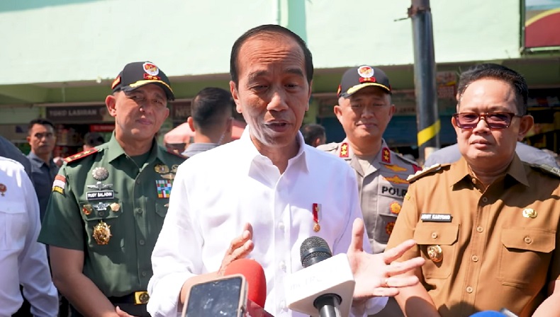 Jokowi Sudah Teken Surat Pengunduran Diri Risma dari Mensos