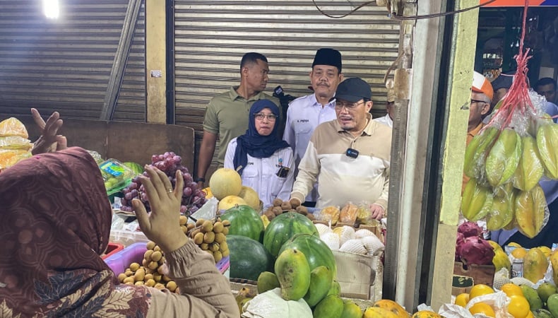 Suswono Blusukan ke Pasar Kramat Jati, Pedagang Keluhkan Daya Beli Turun