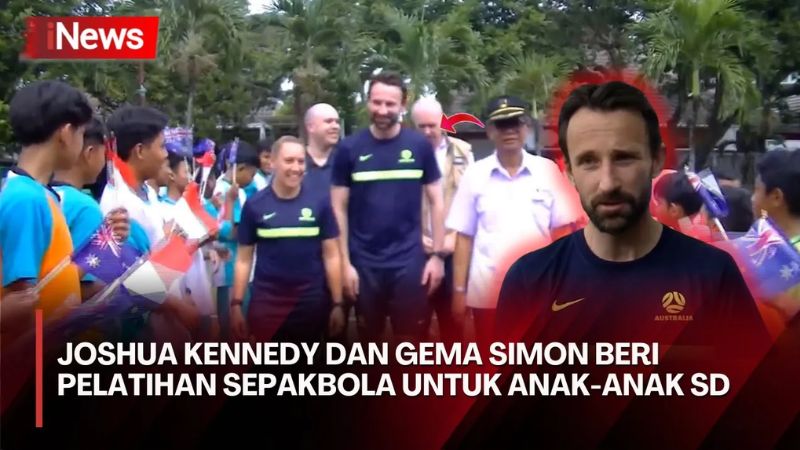 Momen 2 Legenda Australia Latih Sepak Bola Anak-Anak SD Tangerang Selatan