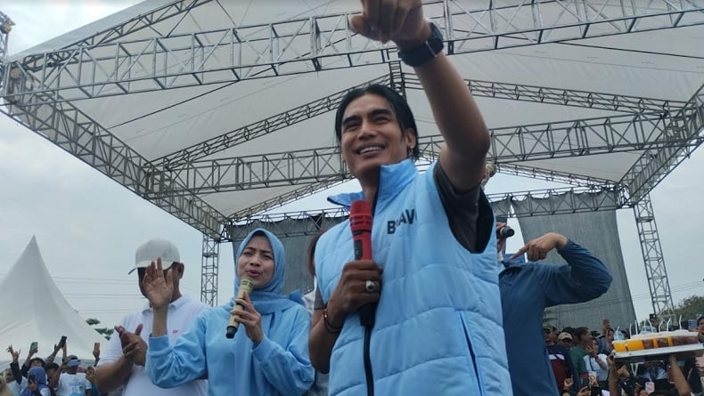 Charly ST 12 Goyang Ribuan Penggemar di Senam Bahagia di Lapangan Ranjeng