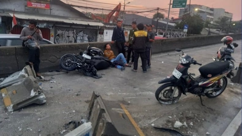 Kecelakaan Beruntun Mobil Boks Oleng Tabrak 4 Motor di Cengkareng Jakbar