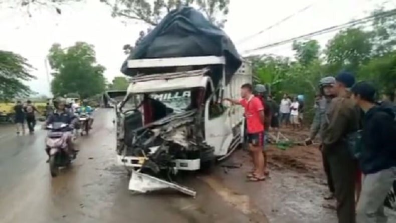 Kecelakaan Beruntun 3 Truk di Banyumas, 2 Orang Tewas Terjepit