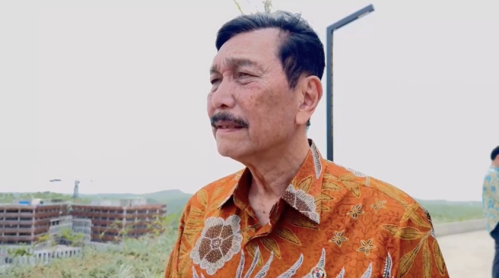 Luhut Target Aturan Pembatasan Beli BBM Subsidi Rampung Oktober Ini