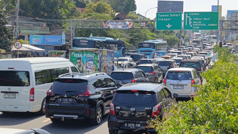 Hari Pertama Long Weekend, One Way Diberlakukan ke Arah Puncak Pagi Ini