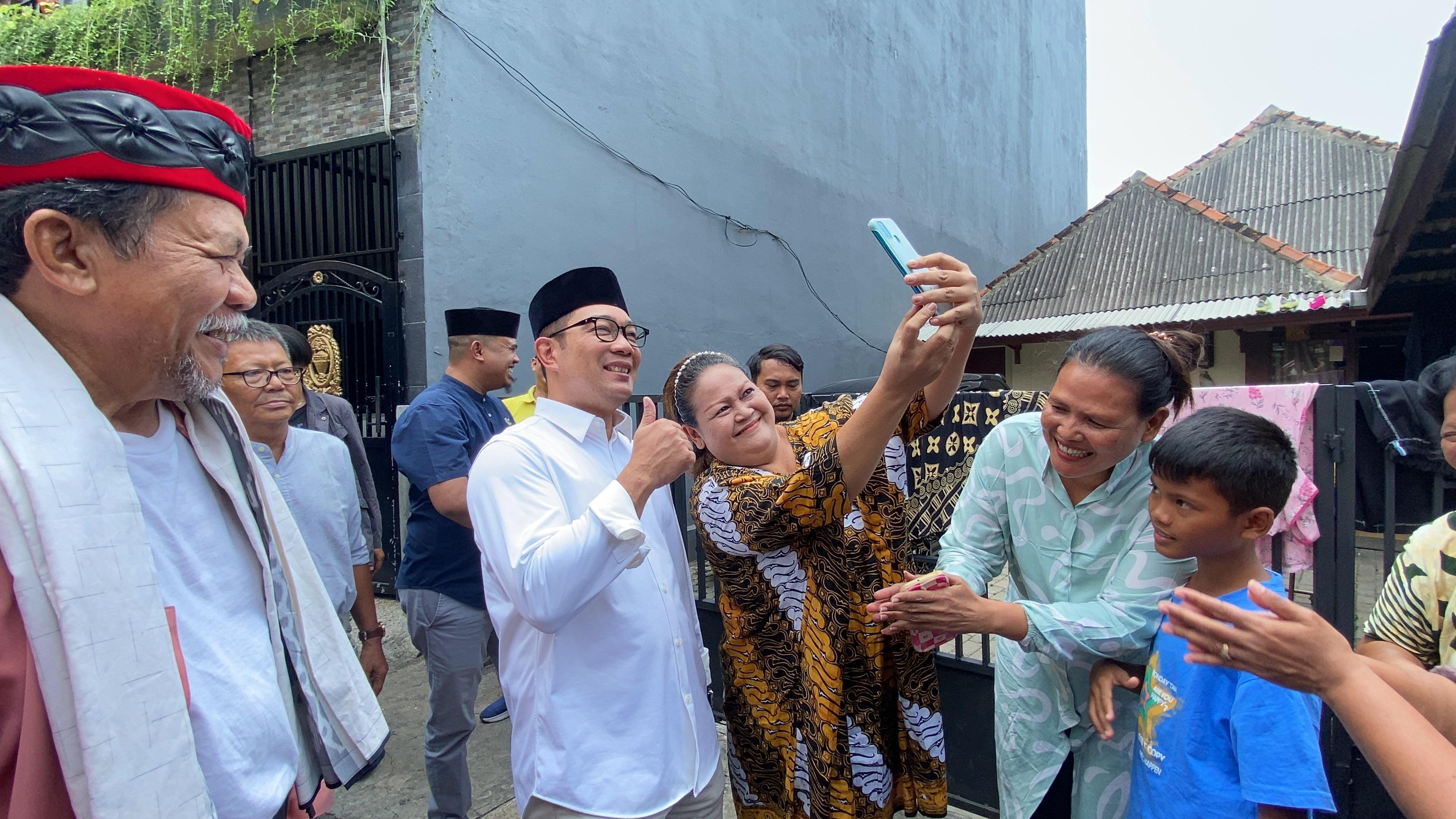 Ridwan Kamil Kunjungi Tanah Abang, Jadi Rebutan Selfie Emak-Emak