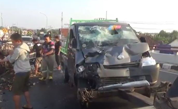 Kronologi Tabrakan Beruntun 3 Kendaraan di Jombang Tewaskan 1 Orang 