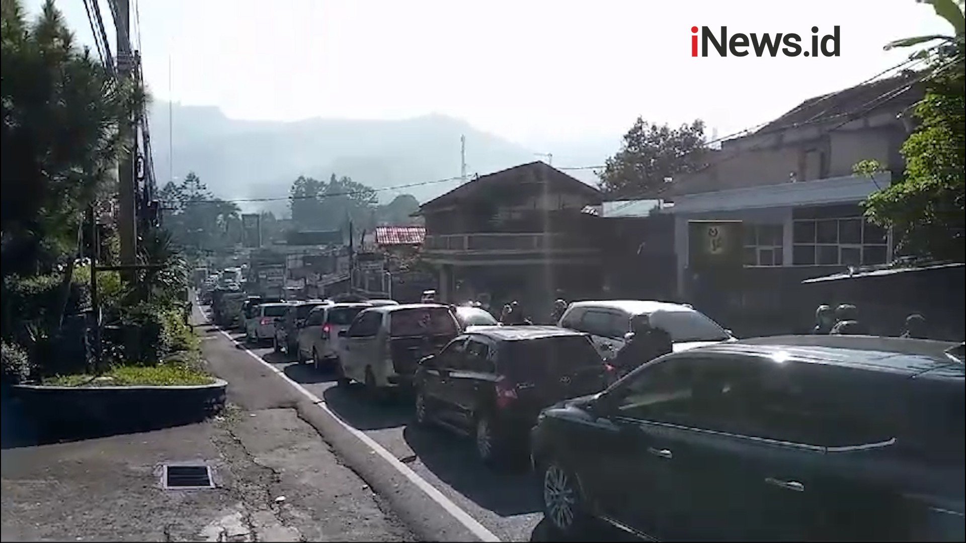 Macet Total di Jalur Puncak Bogor, Satu Wisatawan Meninggal Dunia