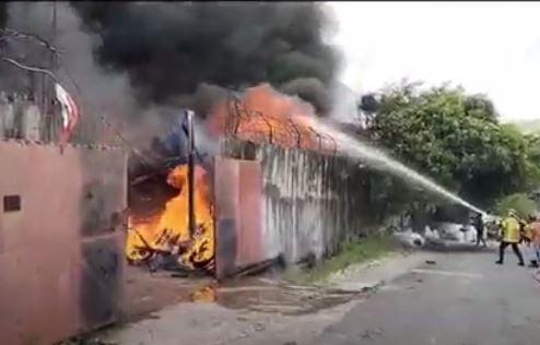 Kebakaran Gudang di Balikpapan, Pekerja Panik Lompat dari Lantai 2