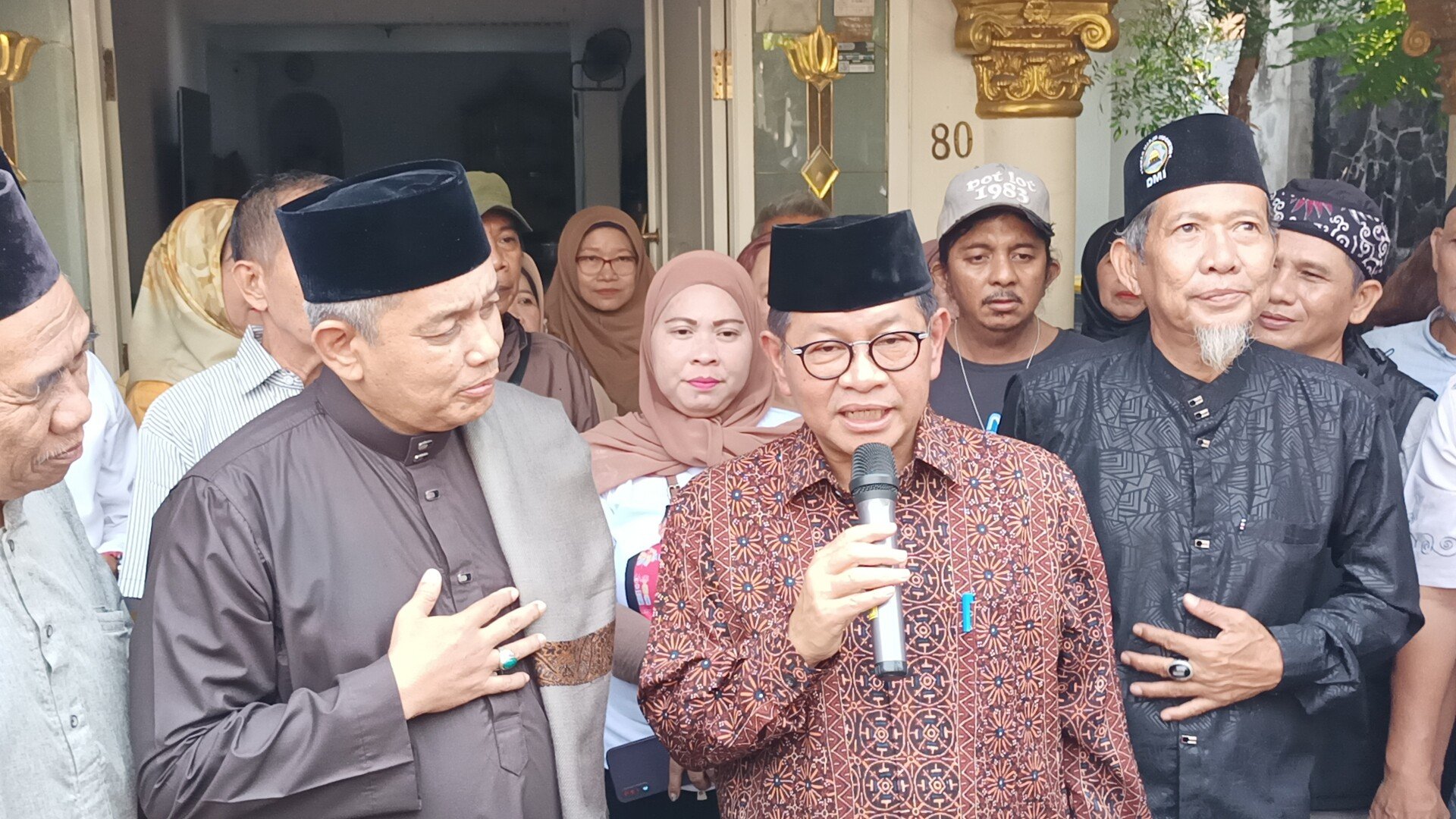 Pramono Anung dan Rano Karno Sowan ke KH Zainuri di Matraman jelang Pilkada Jakarta