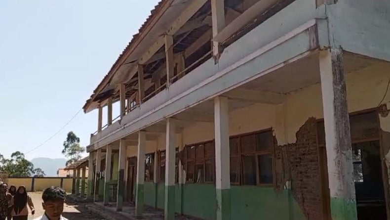 Bangunan Sekolah, Masjid dan Rumah Warga Rusak Diguncang Gempa Bandung