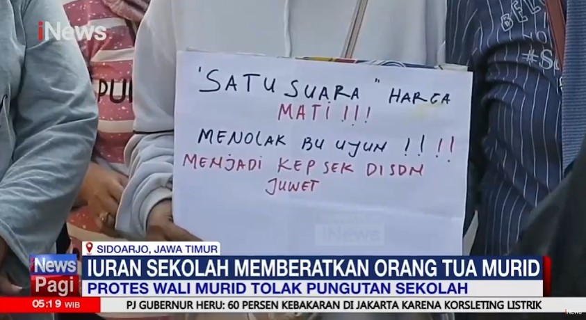 Protes Wali Murid Tolak Pungutan Liar Sekolah di Sidoarjo