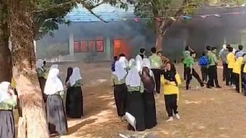 Korsleting Listrik, SMP Negeri 6 Pesawaran Lampung Hangus Terbakar