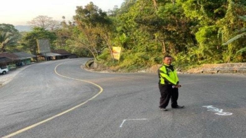 Kecelakaan Maut Truk Boks dan Motor di Tanjakan Baeud Sukabumi, 1 Orang Tewas