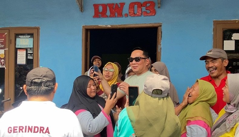 Ridwan Kamil Jadi Rebutan Emak-Emak Selfie saat Blusukan ke Warakas Jakut